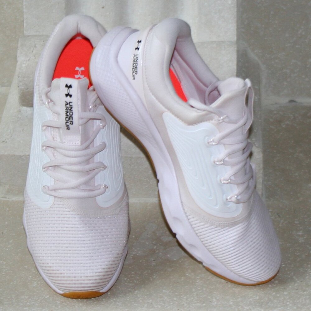UnderArmour Charge Cushioning Running Shoe White Size 11(NWOT)